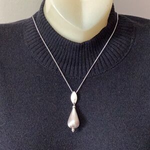 Sarah Coventry Satin Glow pendant vintage